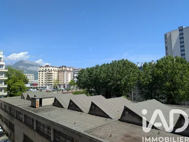 Apartment in Grenoble (38100)