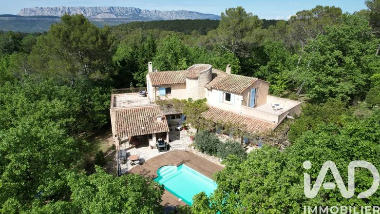 Maison 7 pièces 360 m² · à Peynier · 360 m² · 1 055 000 €
