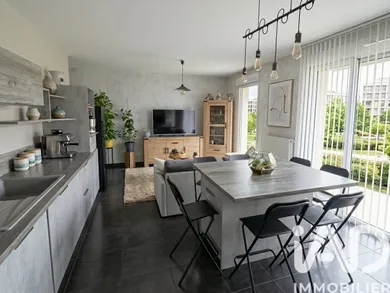 Apartment in Bordeaux (33800)