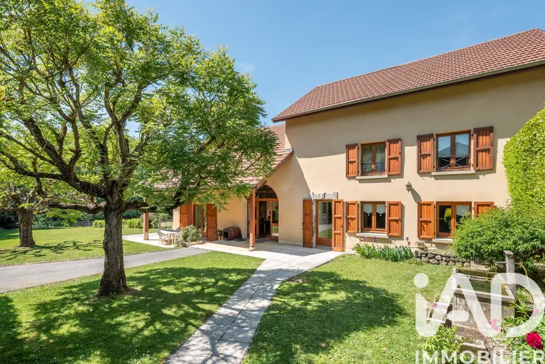 Maison 6 pièces 221 m² · à Herbeys · 221 m² · 725 000 €