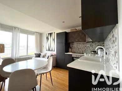Apartment in Saint-Étienne (42100)