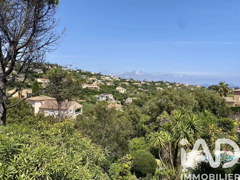 Maison 4 pièces 111 m² · à Roquebrune-sur-Argens · 110,6 m² · 660 000 €