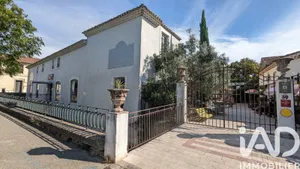 Apartment in L'Isle-sur-la-Sorgue (84800)