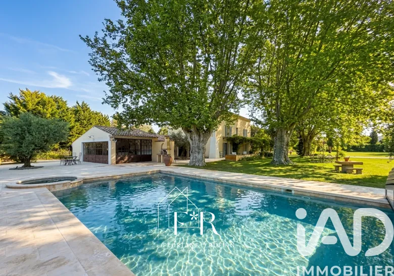 Maison 9 pièces 303 m² · à Pernes-les-Fontaines · 303 m² · 1 690 000 €
