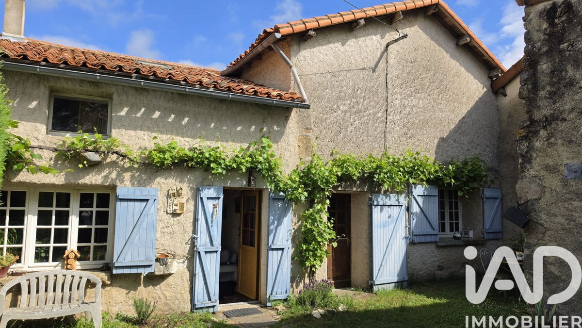maison à Lussac-les-Châteaux