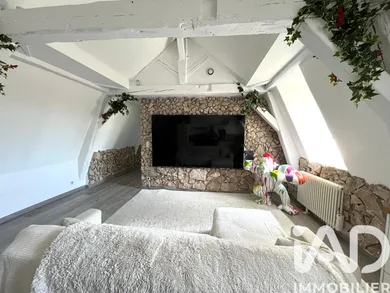 Apartment in Saint-Cyr-au-Mont-d'Or (69450)