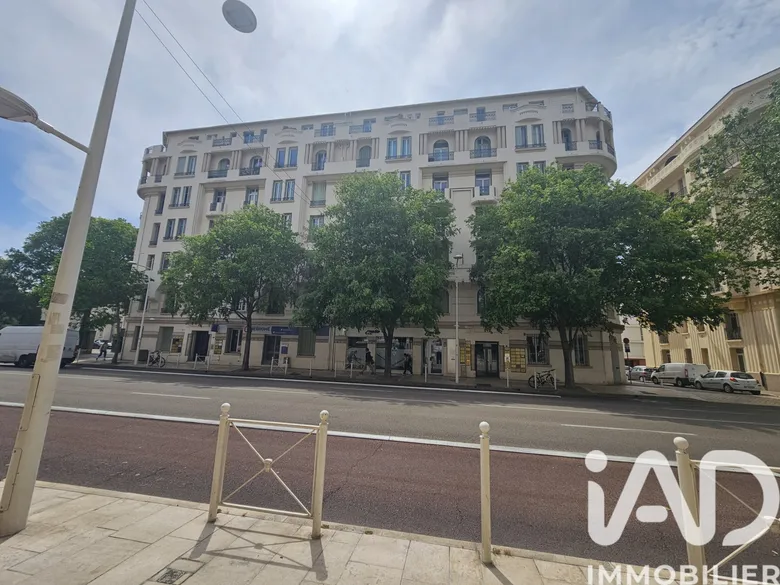 Murs commerciaux à Toulon (83000) · 81 m² · 205 000 €