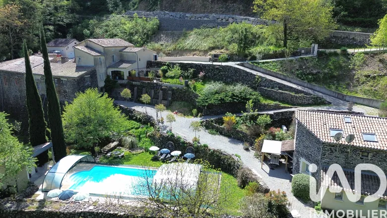 Maison 15 pièces 414 m² · à Alissas · 414 m² · 845 000 €