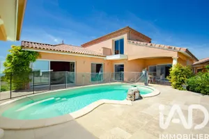 Maison d'architecte à Maignaut-Tauzia (32310)