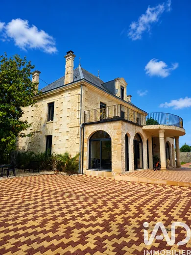 Château à Cavignac (33620)