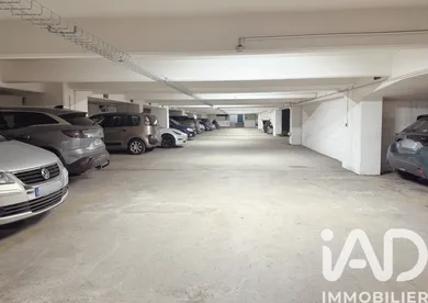 Parking à Paris (75011)