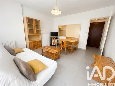 Apartment in Hyères (83400)