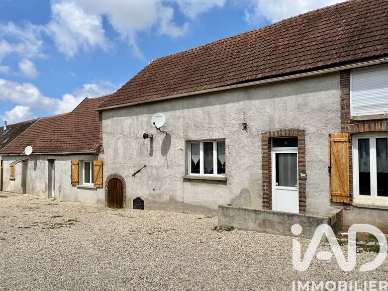 Maison 8 pièces 207 m² · à Les Bordes · 207 m² · 259 000 €