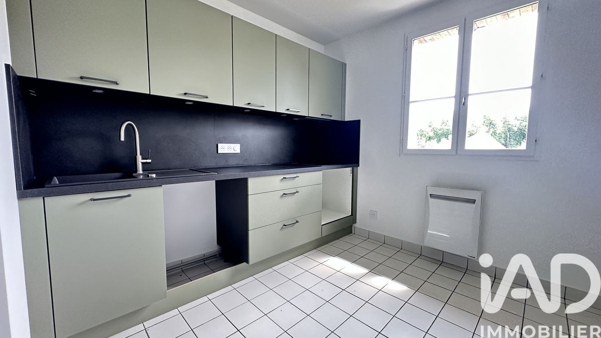 Appartement 3 pièces de 71 m² à Saint-Pierre-lès-Nemours (77140)