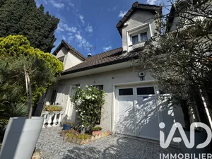 Townhouse in Bondy (93140)