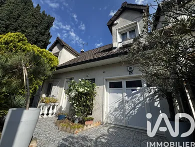 Townhouse in Bondy (93140)