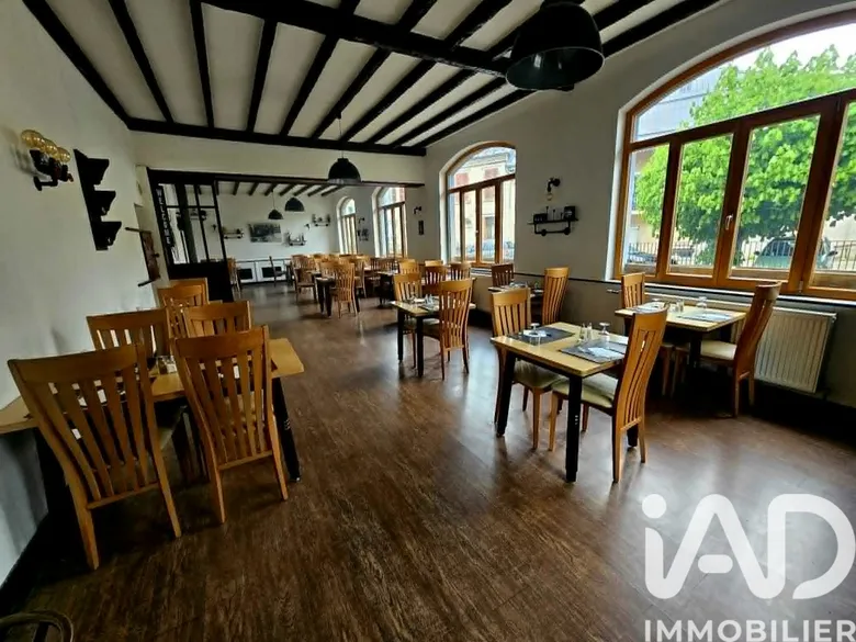 Local commercial 5 pièces 365 m² · à Foncine-le-Haut · 365 m² · 137 500 €