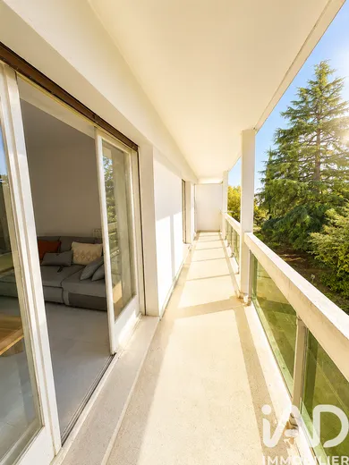 Apartment in Hyères (83400)