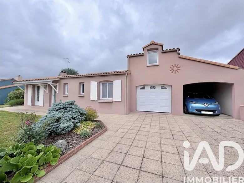 Maison 5 pièces 113 m² · à Saint-Julien-de-Concelles · 112,9 m² · 345 000 €