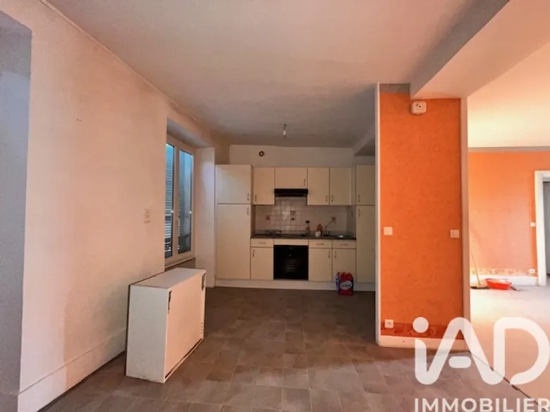 Appartement 3 pièces 144 m² · à Allevard · 144 m² · 140 000 €