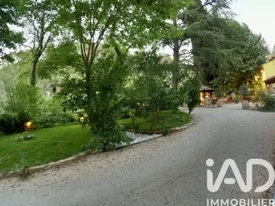 Domaine à SAINT-ZACHARIE (83640)