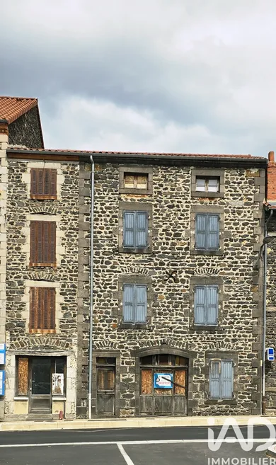 Immeuble à Saint-Georges-d'Aurac (43230)
