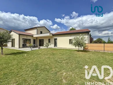 House in Lupé (42520)