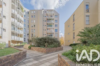 Apartment in Courbevoie (92400)