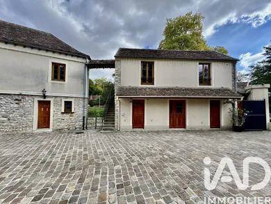 Commercial walls in Varennes-Jarcy (91480)