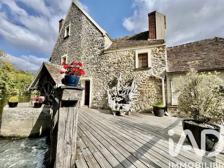 Murs commerciaux à Varennes-Jarcy (91480) · 520 m² · 1 750 000 €