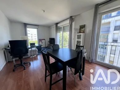 Apartment in Bordeaux (33300)