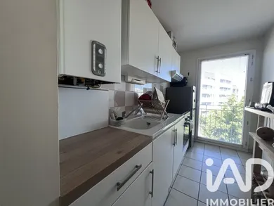 Apartment in Bordeaux (33300)