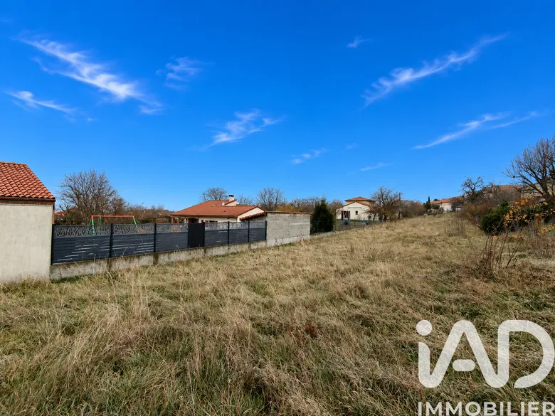 Terrain à Mur-sur-Allier (63115) · 69 000 €