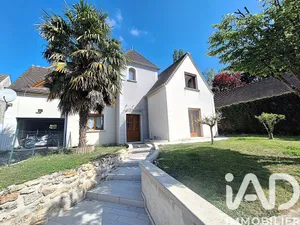 House in Saint-Cyr-sur-Morin (77750)