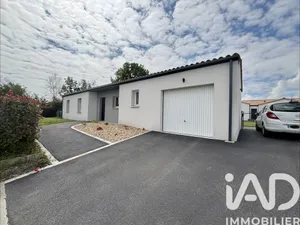 Pavillon à Nueil-les-Aubiers (79250)