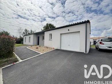 Pavillon à Nueil-les-Aubiers (79250)