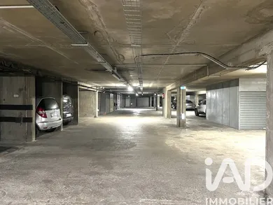 Parking in Paris (75015)