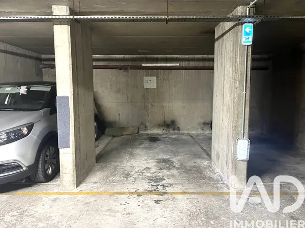 Parking à Paris (75015) photo 2