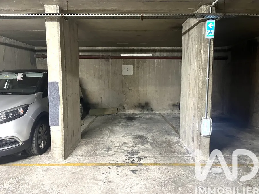 Parking à Paris (75015) photo 3