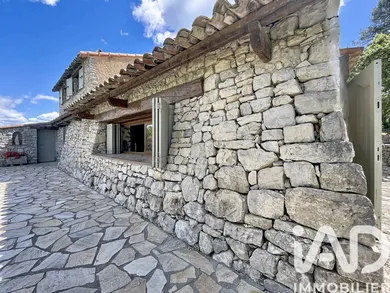 Maison traditionnelle à Tourrettes (83440)