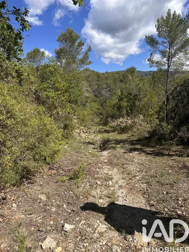 Terrain à Claviers (83830)