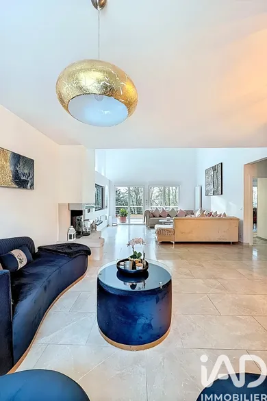 Architectural house in Saintry-sur-Seine (91250)