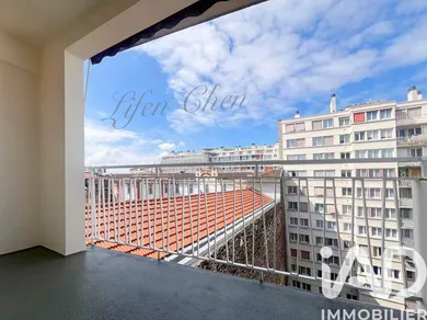 Apartment in Paris (75011)