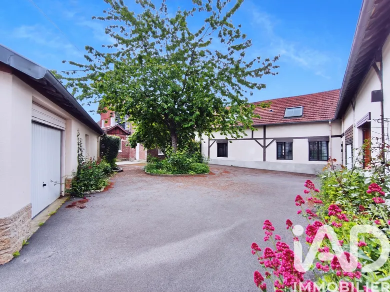 Immeuble 413 m² · à Neufchâtel-en-Bray · 413 m² · 669 000 €