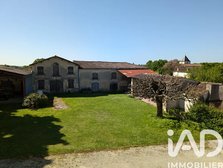 Maison 6 pièces 323 m² · à Louzac-Saint-André · 323 m² · 195 000 €