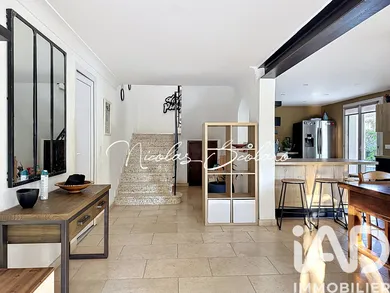 Traditional house in Entraigues-sur-la-Sorgue (84320)