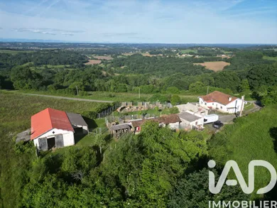 House in Garos (64410)