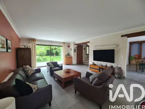 Maison d'architecte à Yvré-l'Évêque (72530)
