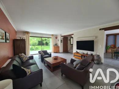 Maison d'architecte à Yvré-l'Évêque (72530)