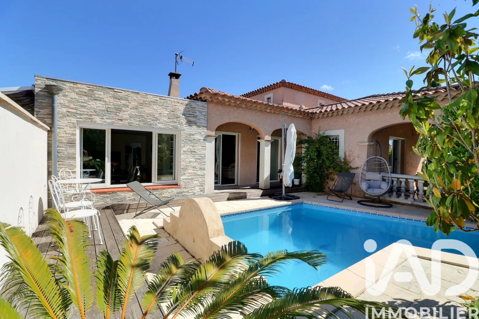 Vente maison à Châteauneuf-les-Martigues (13220) : maison traditionnelle 6 pièces 155 m² - 2013926 — 2